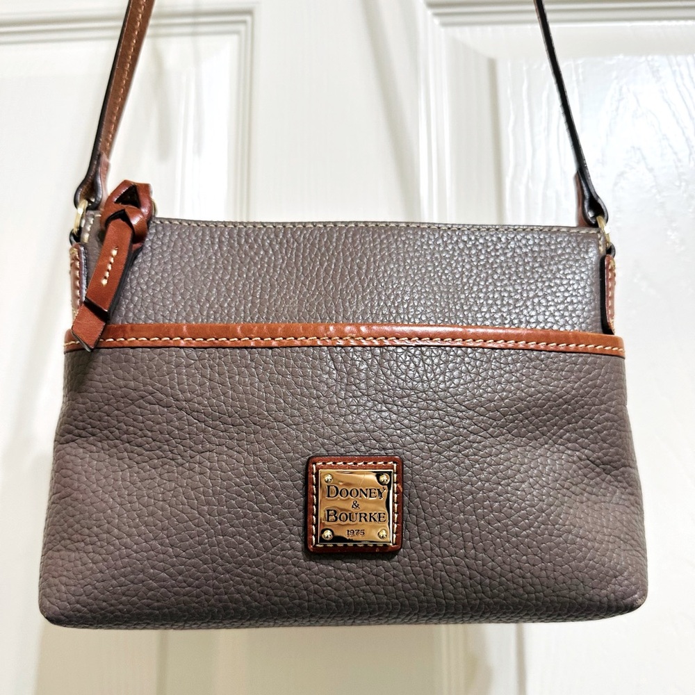 Dooney & Bourke Crossbody Bag 🩶🤎
